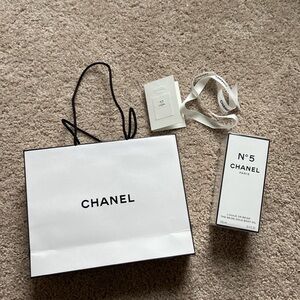 Limited edition) Chanel No 5 The beige gold body oil.